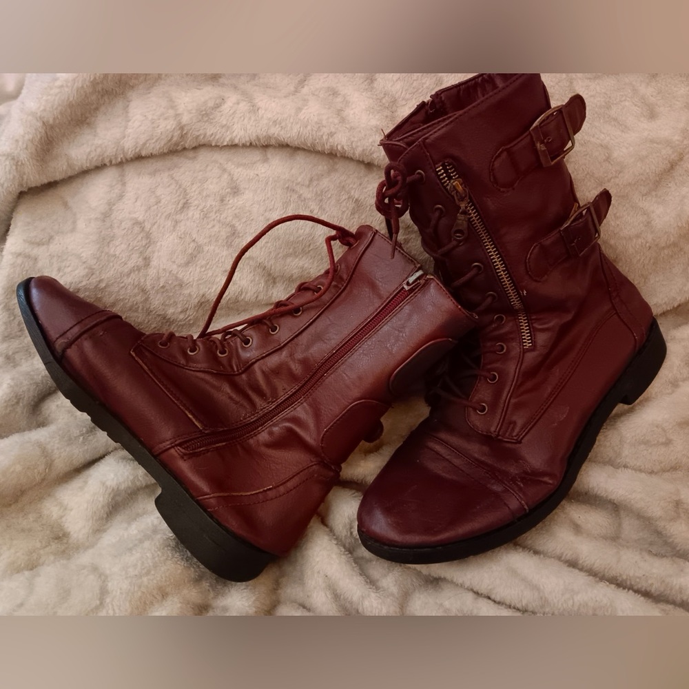 XL etc lace up combat boots